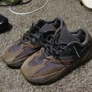 Yeezy mauve 700 boost